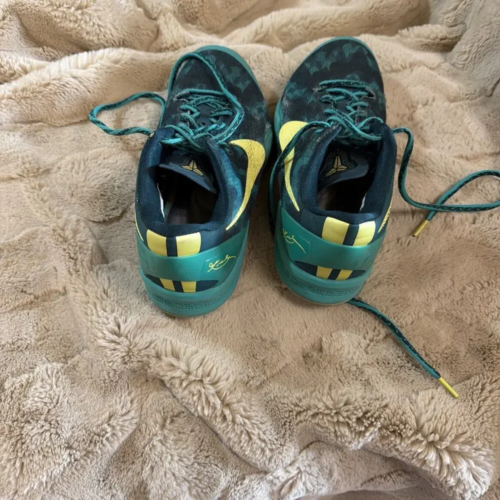 Size 9 - Nike Kobe 8+ Supernatural